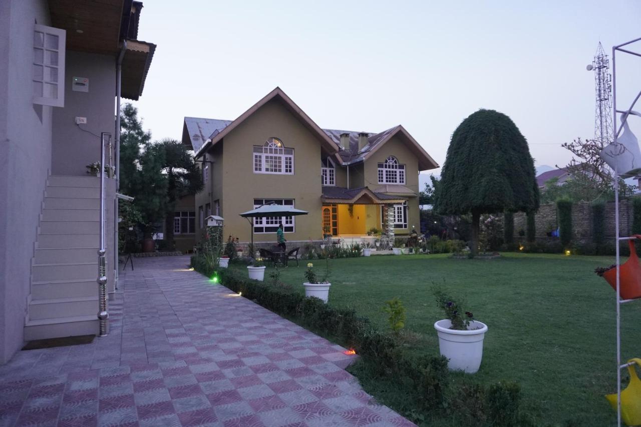 Farsal Villa Srīnagar Exterior foto